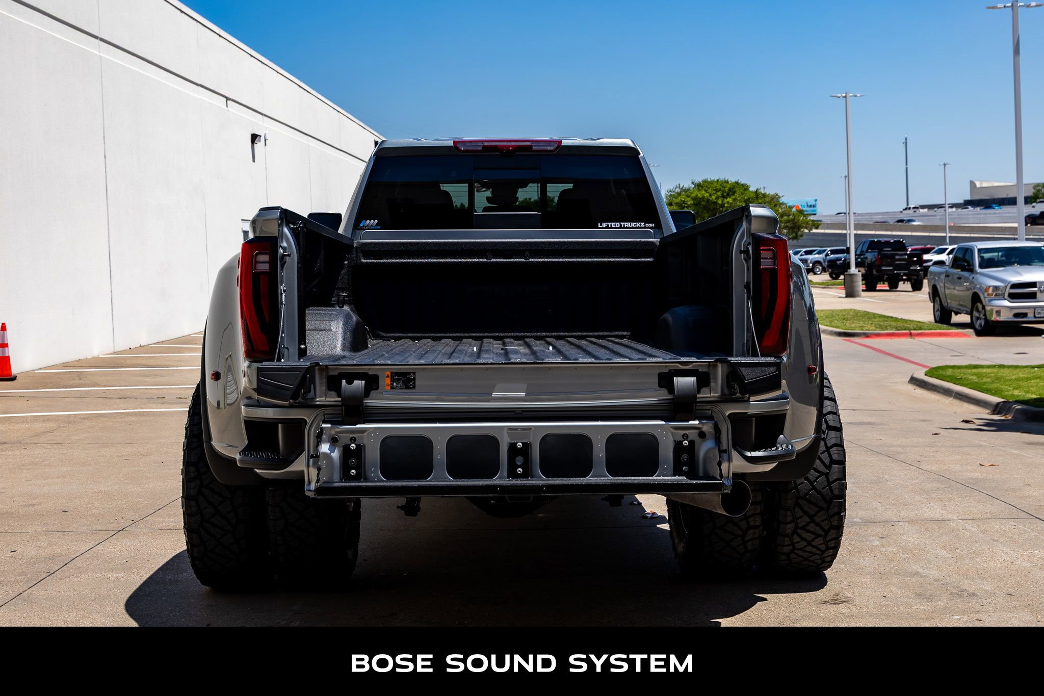 Used 2025 GMC Sierra 3500 Denali w/ Denali Reserve Package AWD/4WD image 9
