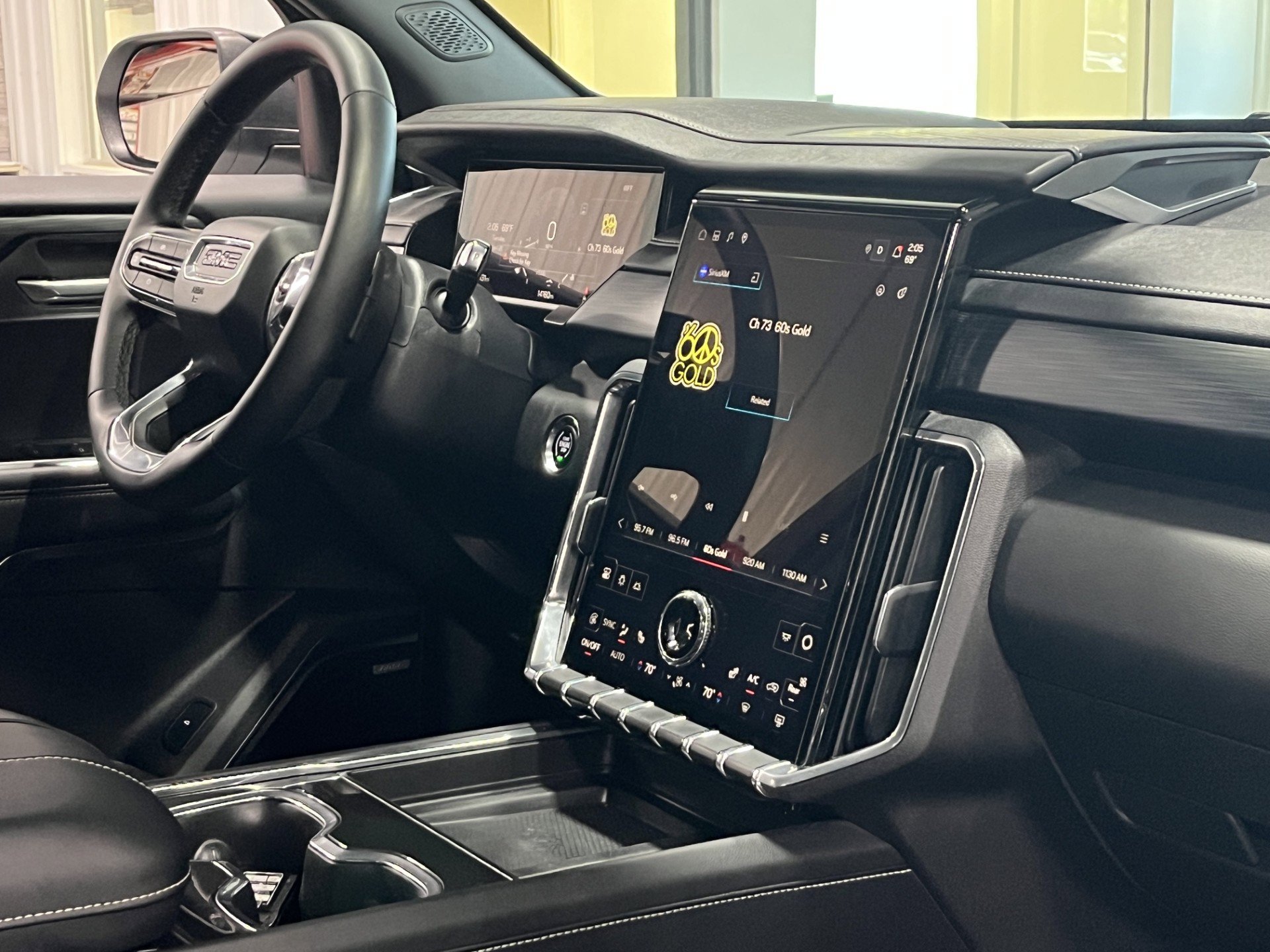 Certified 2025 GMC Acadia Elevation FWD image 9