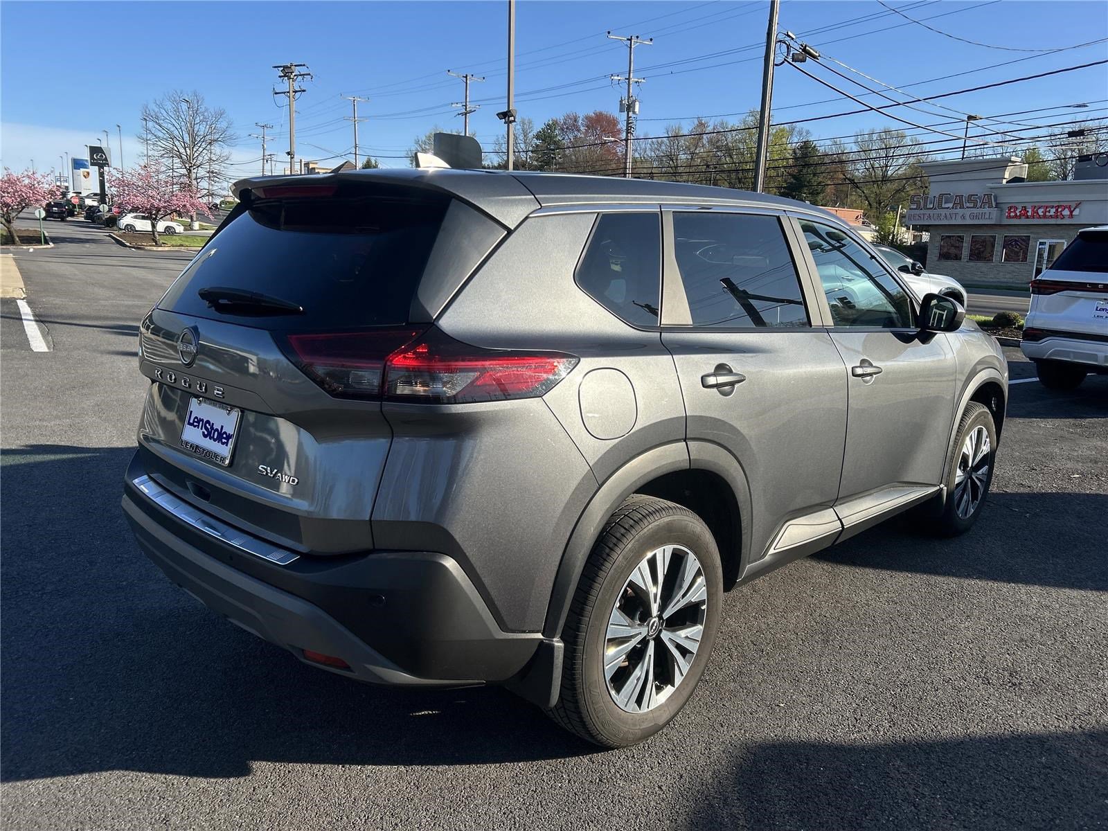 Used 2023 Nissan Rogue SV image 5