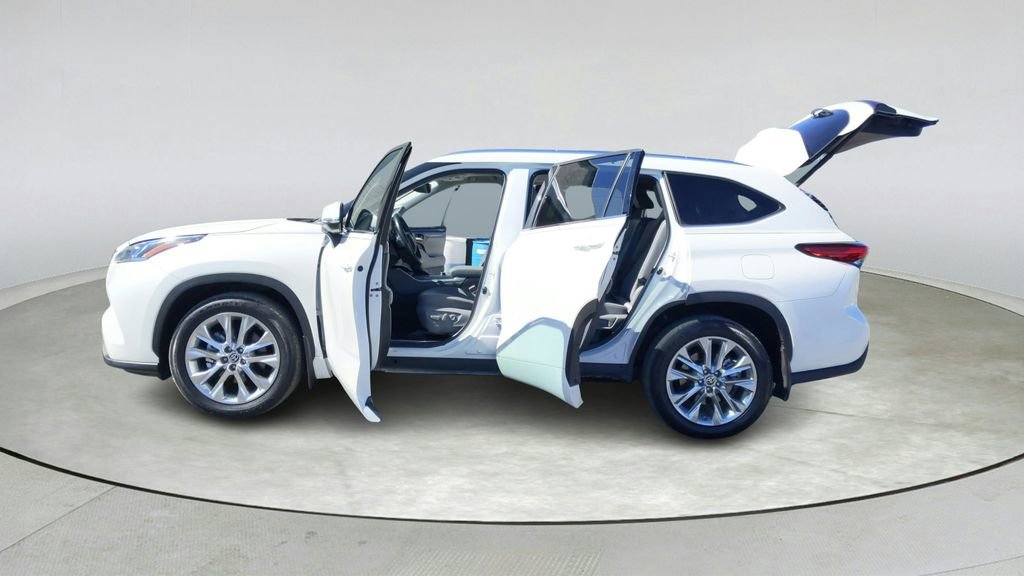 Used 2021 Toyota Highlander Limited image 11