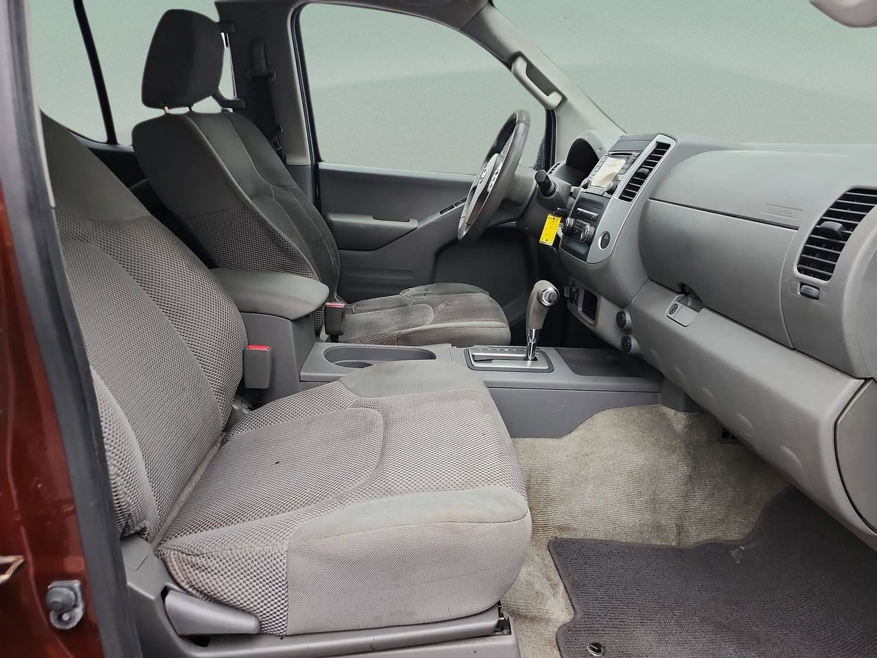 Used 2016 Nissan Frontier SV w/ Moonroof Package image 18