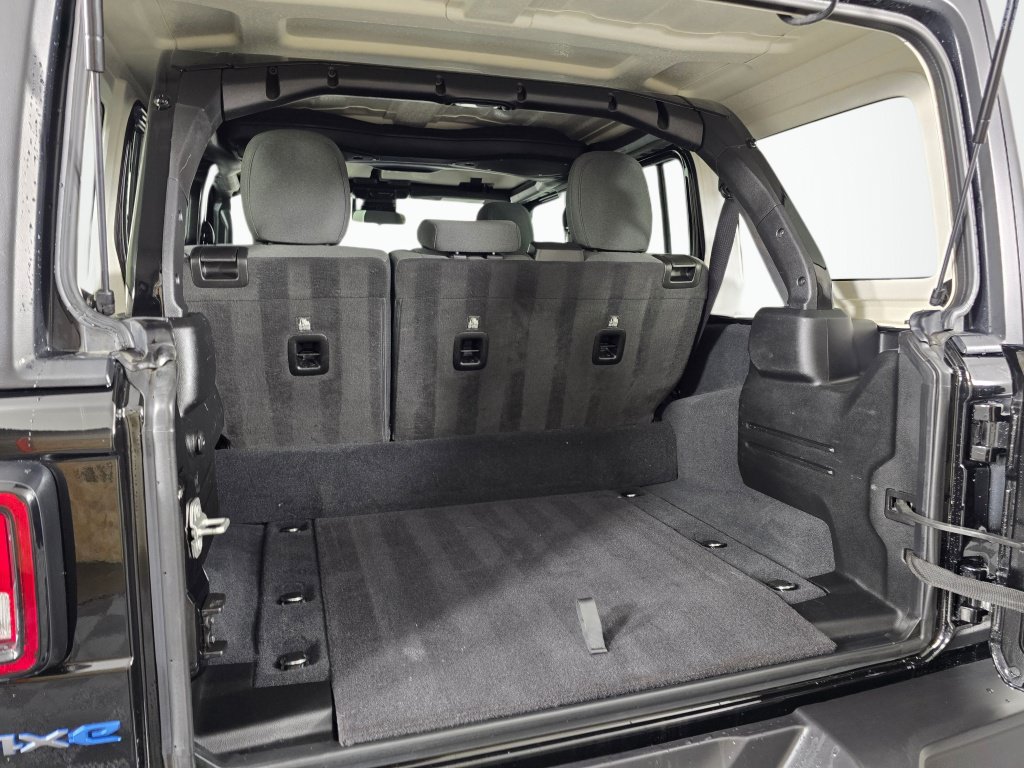 Used 2024 Jeep Wrangler Unlimited AWD/4WD image 22