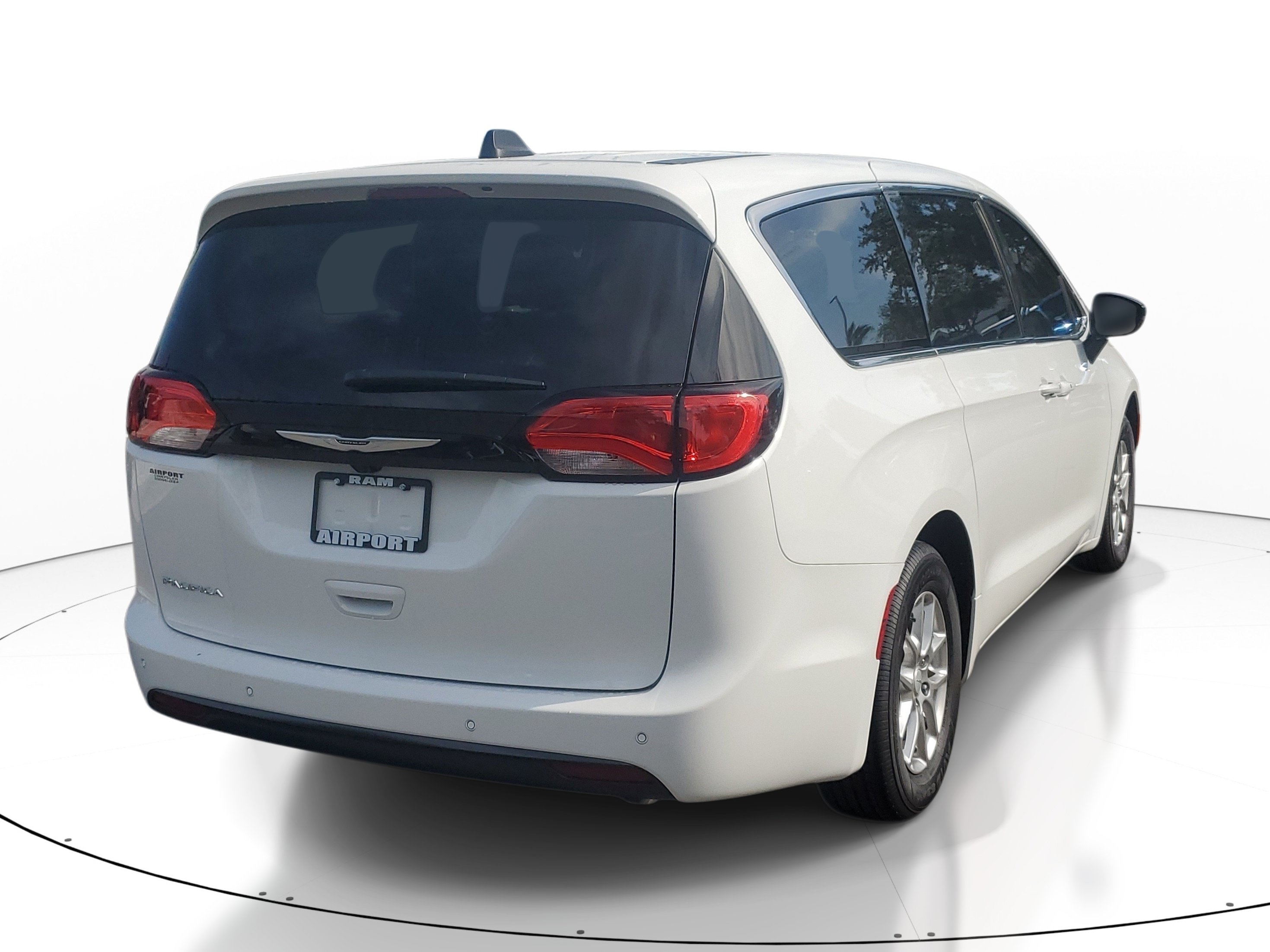 New 2027 Chrysler Pacifica LX FWD image 5