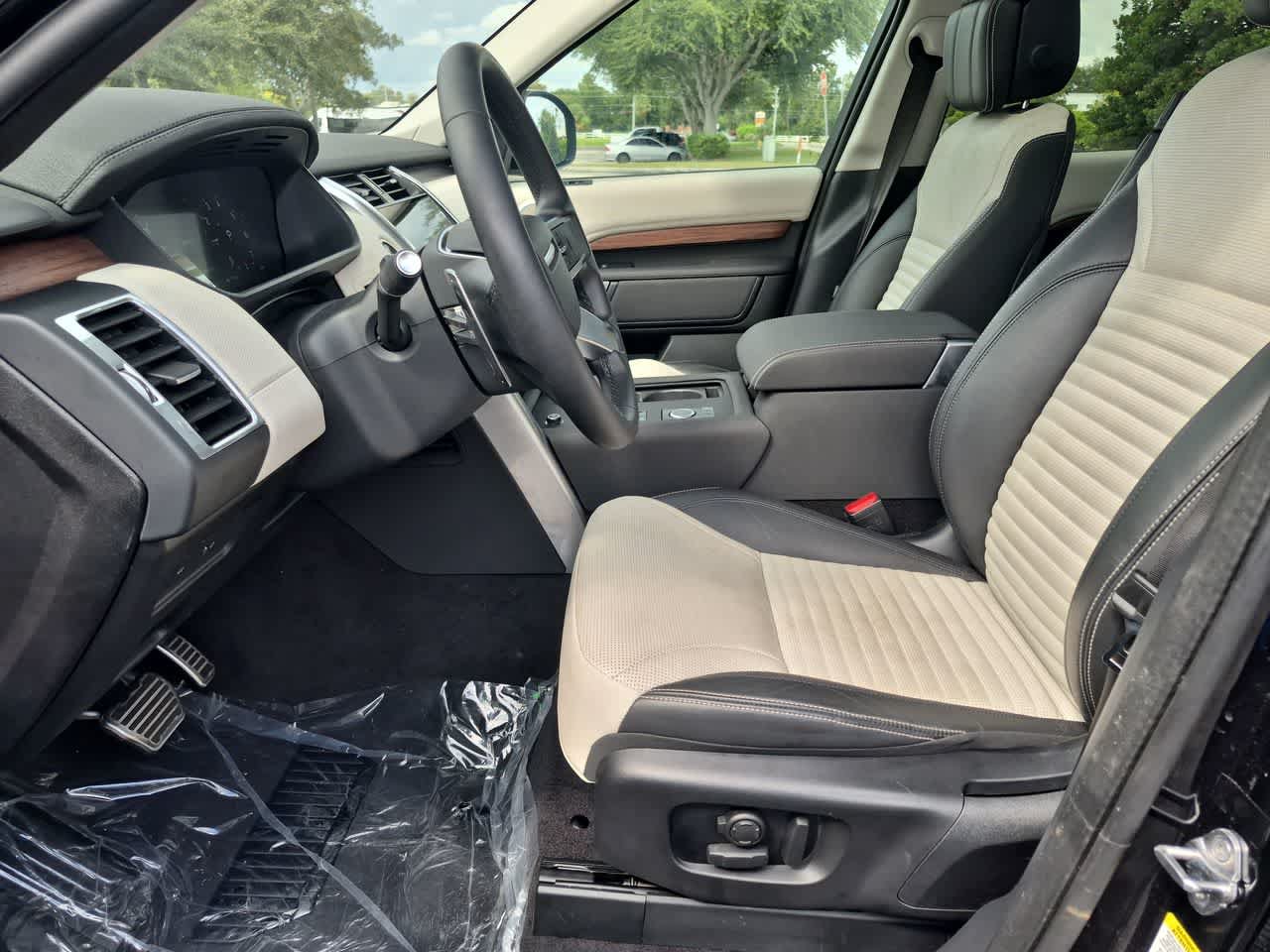 Certified 2025 Land Rover Discovery Dynamic SE AWD/4WD image 15