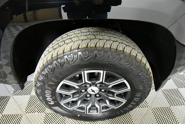 Used 2024 Chevrolet Colorado Z71 w/ Z71 Convenience Package 2 image 17