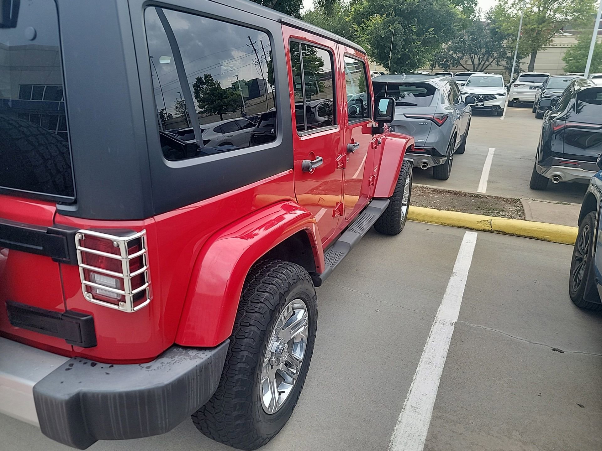 Used 2012 Jeep Wrangler Unlimited Sahara w/ Connectivity Group AWD/4WD image 4