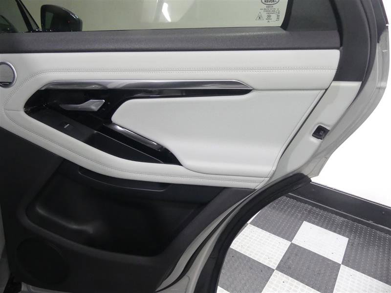 Used 2020 Land Rover Range Rover Evoque R-Dynamic SE AWD/4WD image 24