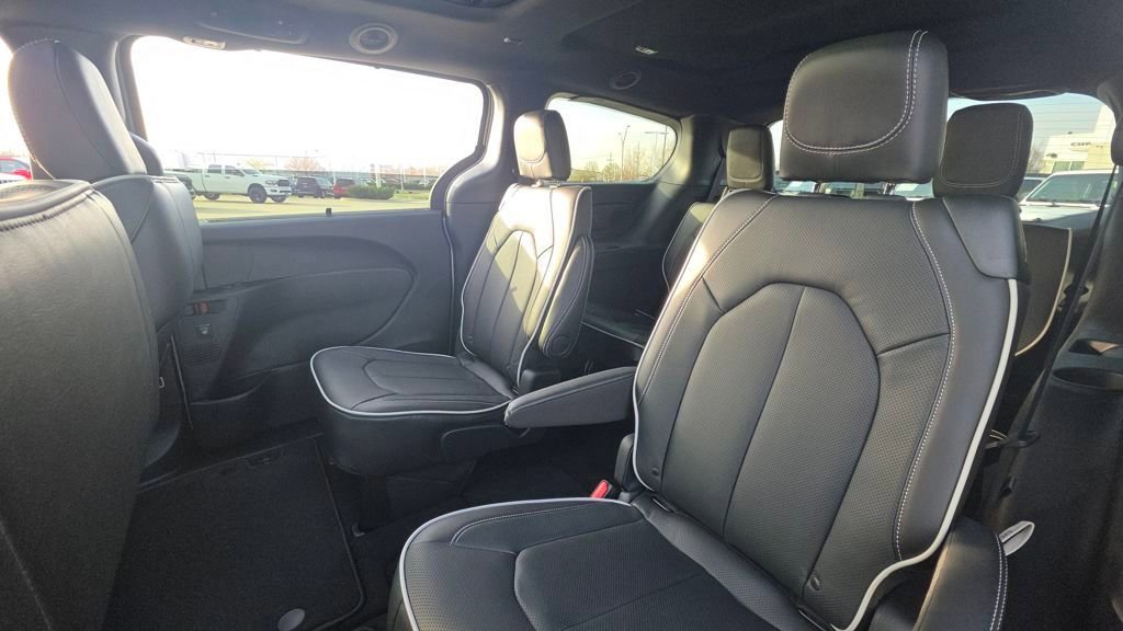 New 2026 Chrysler Pacifica Limited w/ S Appearance Package image 19