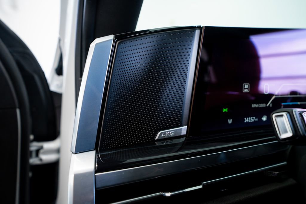 Used 2025 Cadillac Escalade ESV Sport w/ LPO, ONYX Package image 33