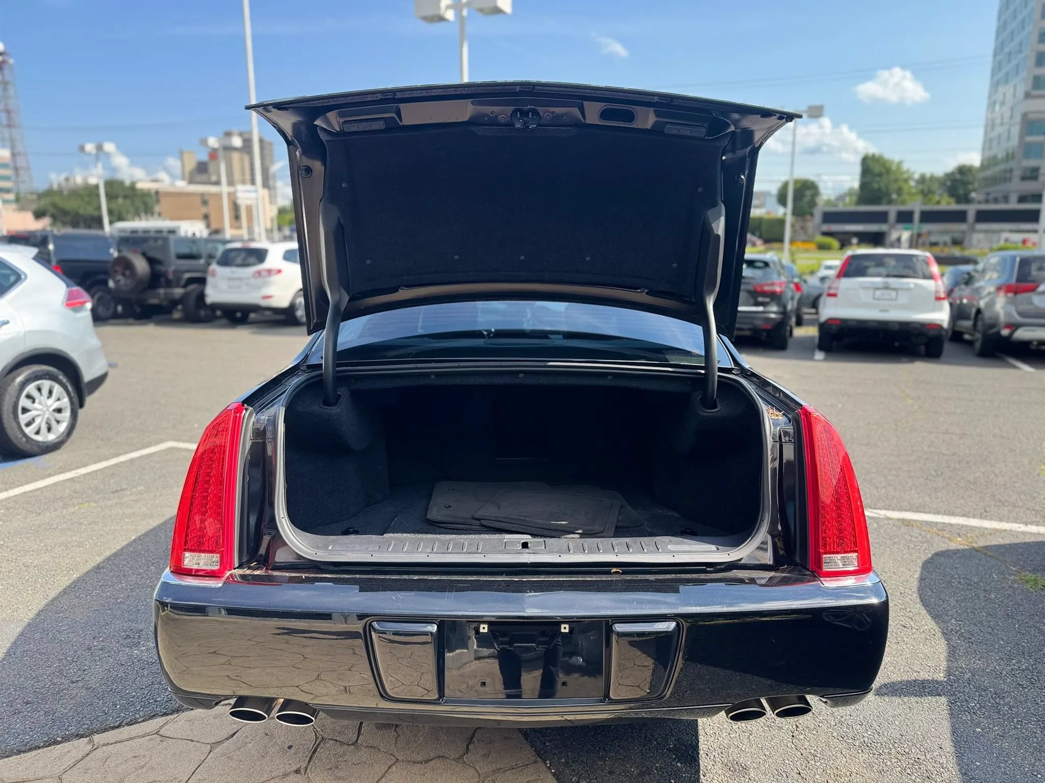 Used 2010 Cadillac DTS FWD image 43