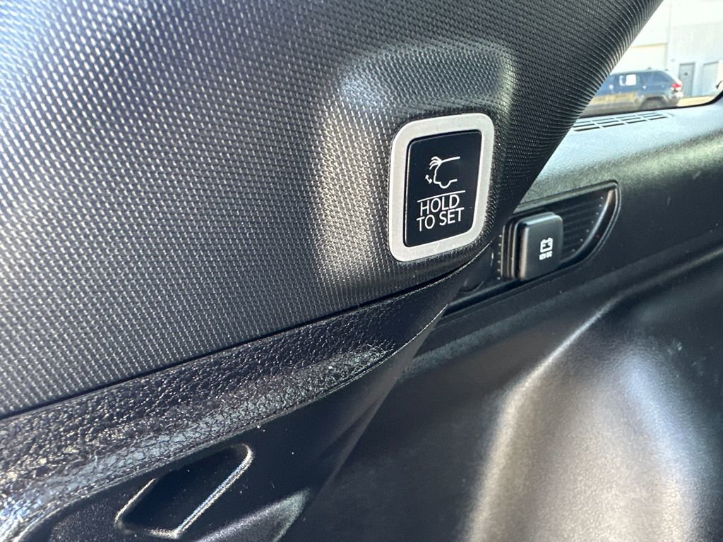 Used 2024 Jeep Grand Cherokee Altitude image 38