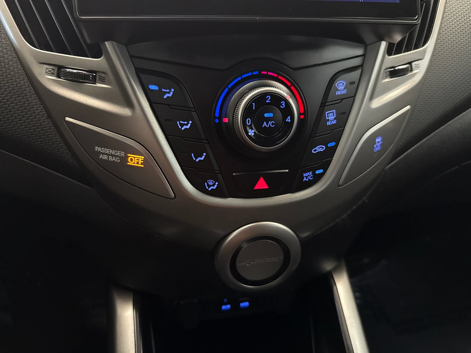 Used 2016 Hyundai Veloster FWD image 27