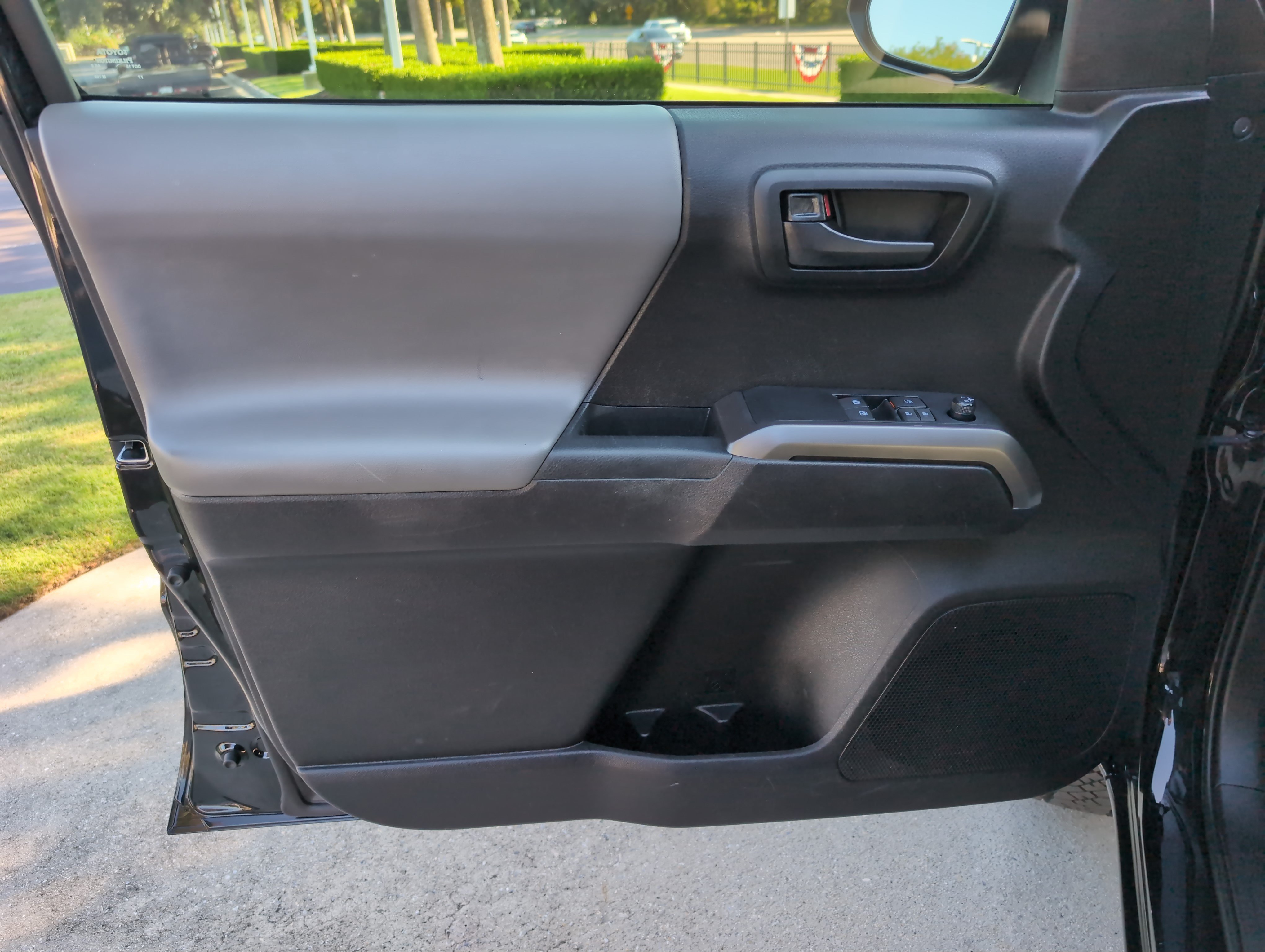 Certified 2021 Toyota Tacoma SR5 AWD/4WD image 14