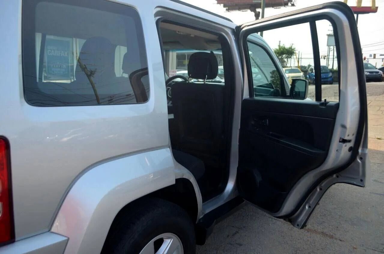 Used 2012 Jeep Liberty Sport image 24