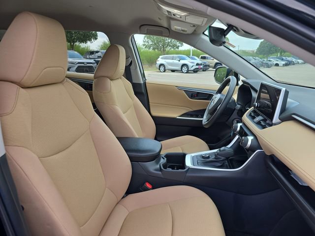 Used 2025 Toyota RAV4 LE image 10