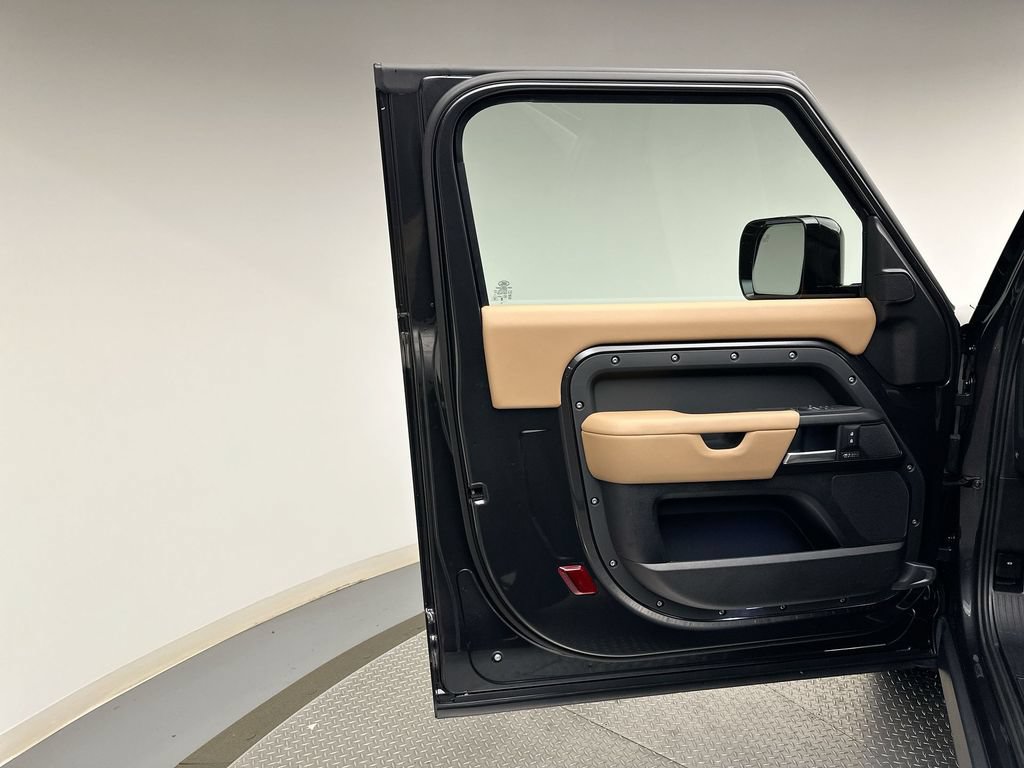 New 2026 Land Rover Defender 90 V8 AWD/4WD image 8