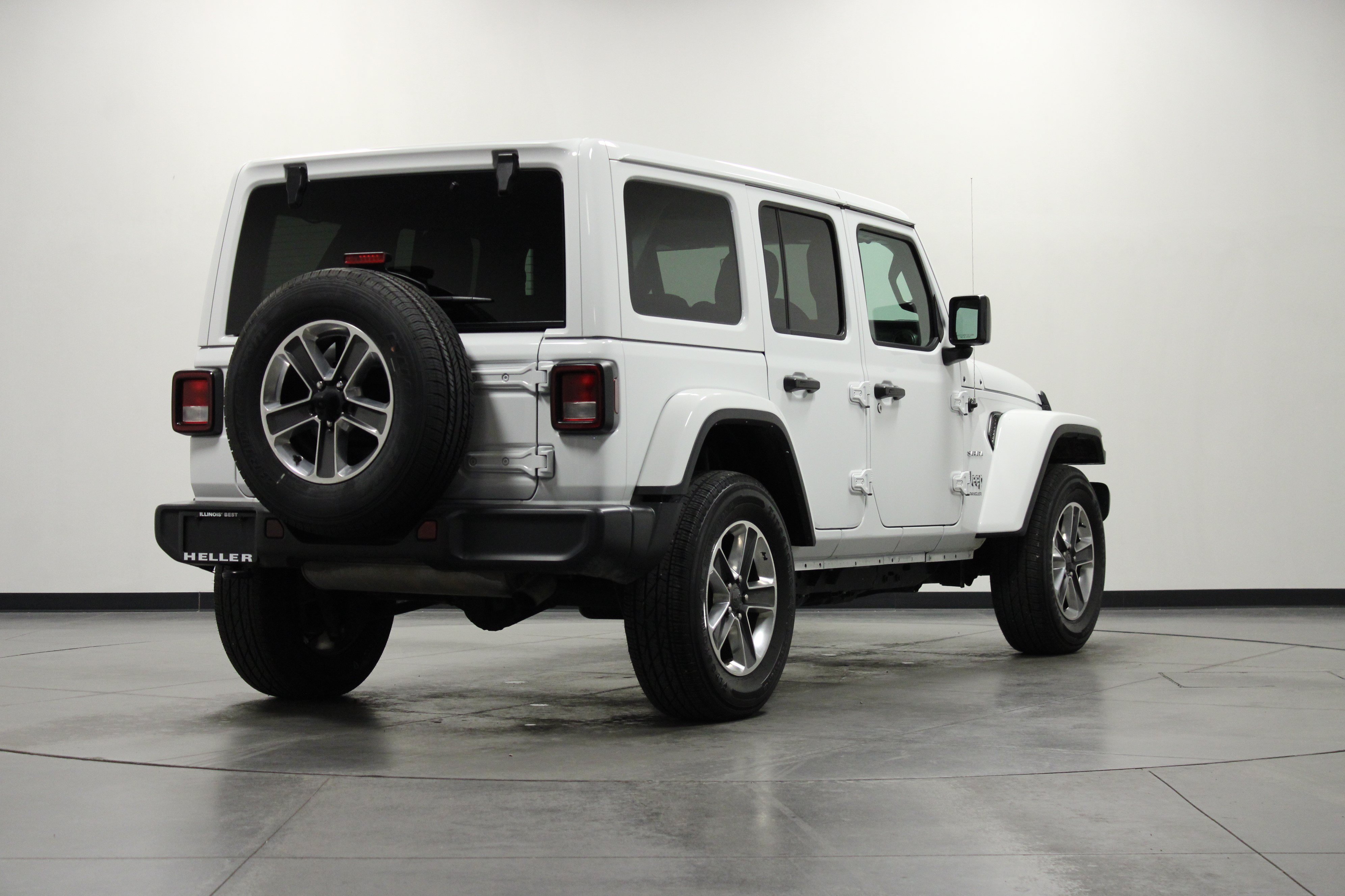 Used 2023 Jeep Wrangler Unlimited Sahara AWD/4WD image 4