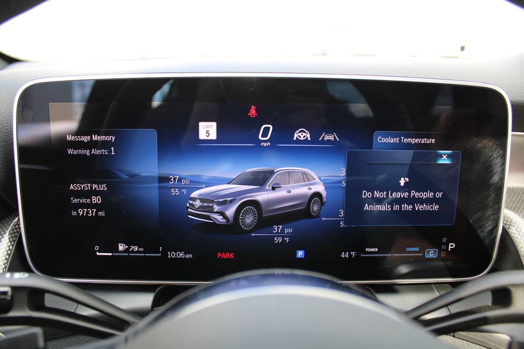 Used 2025 Mercedes-Benz GLC 300 4MATIC image 14