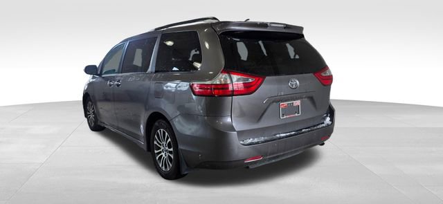 Used 2018 Toyota Sienna XLE Premium image 3
