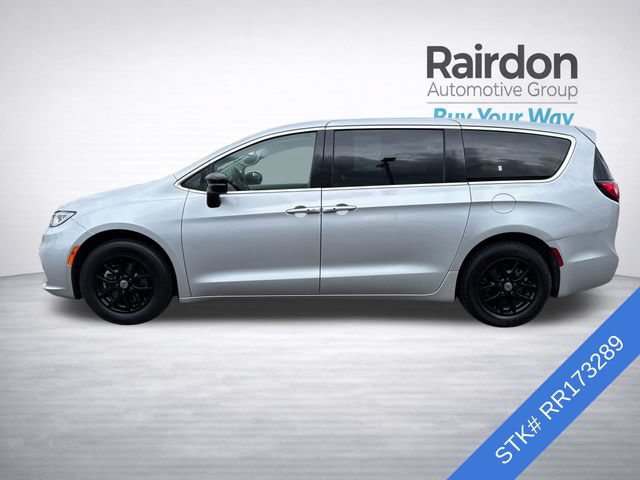 Used 2024 Chrysler Pacifica Touring-L FWD image 4