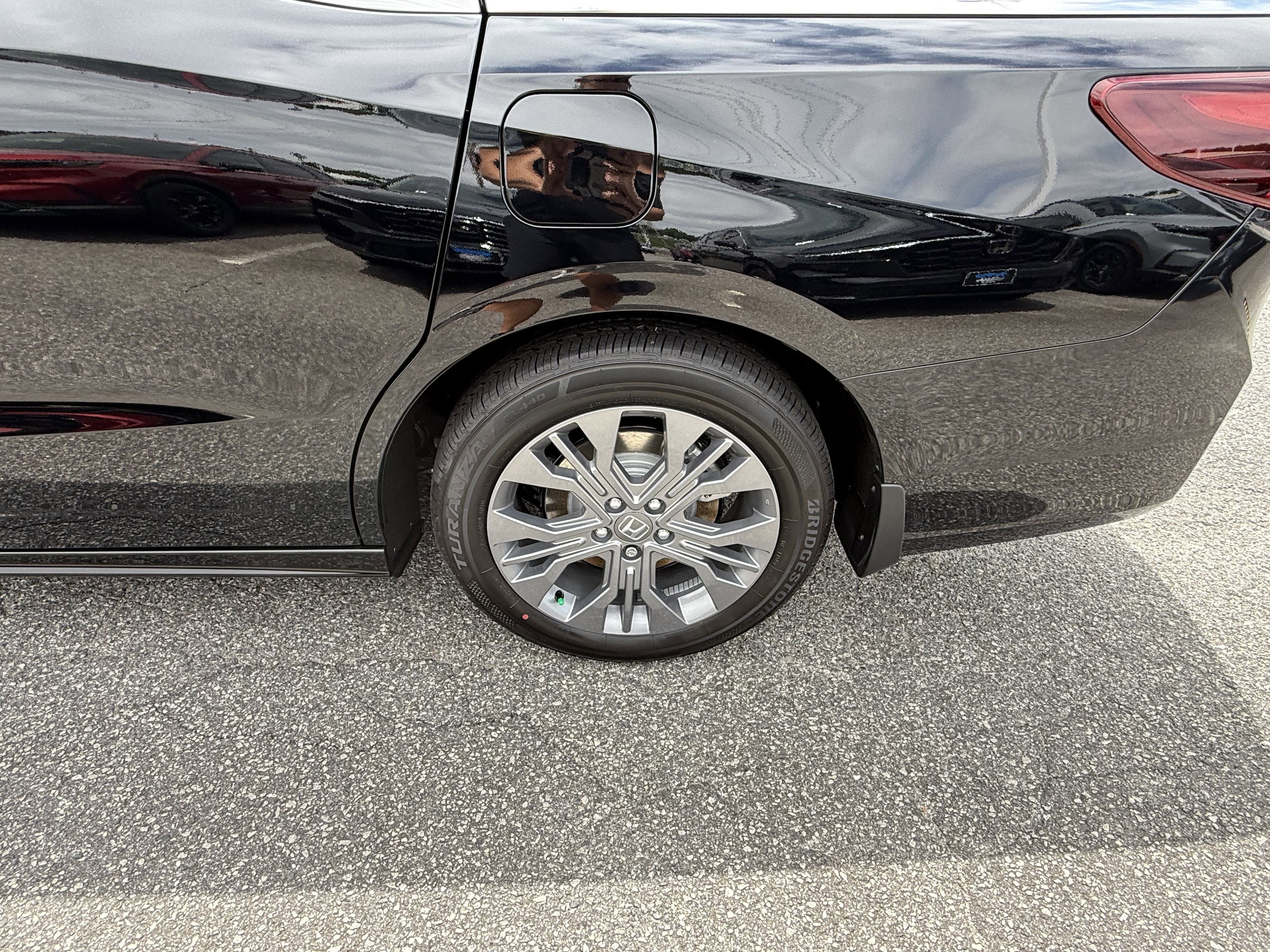 New 2026 Honda Odyssey Touring image 25