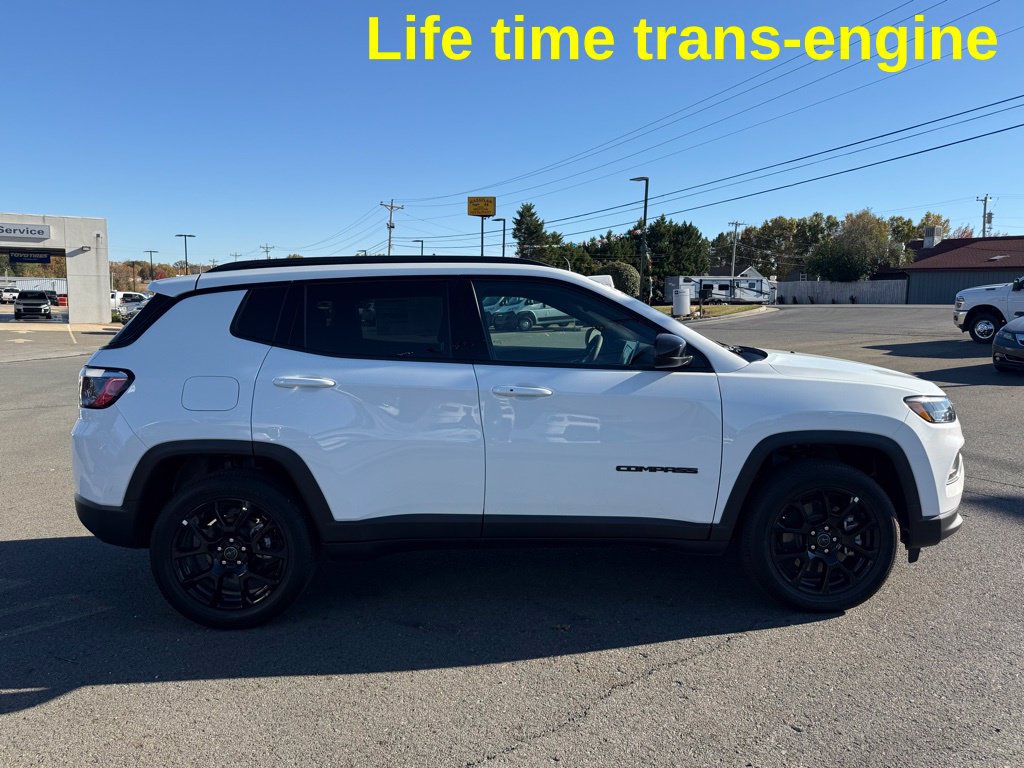 Used 2026 Jeep Compass Latitude AWD/4WD image 2