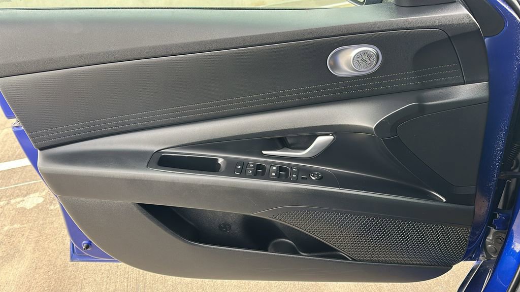 Used 2023 Hyundai Elantra SEL image 19