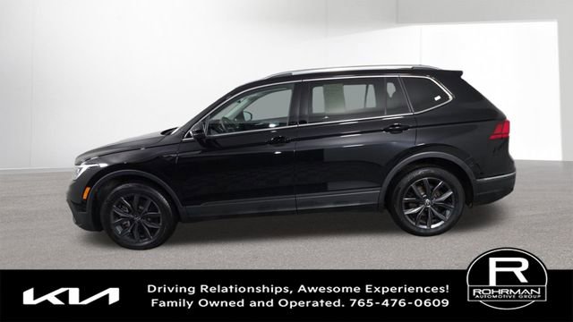 Used 2023 Volkswagen Tiguan SE w/ Panoramic Sunroof Package image 6