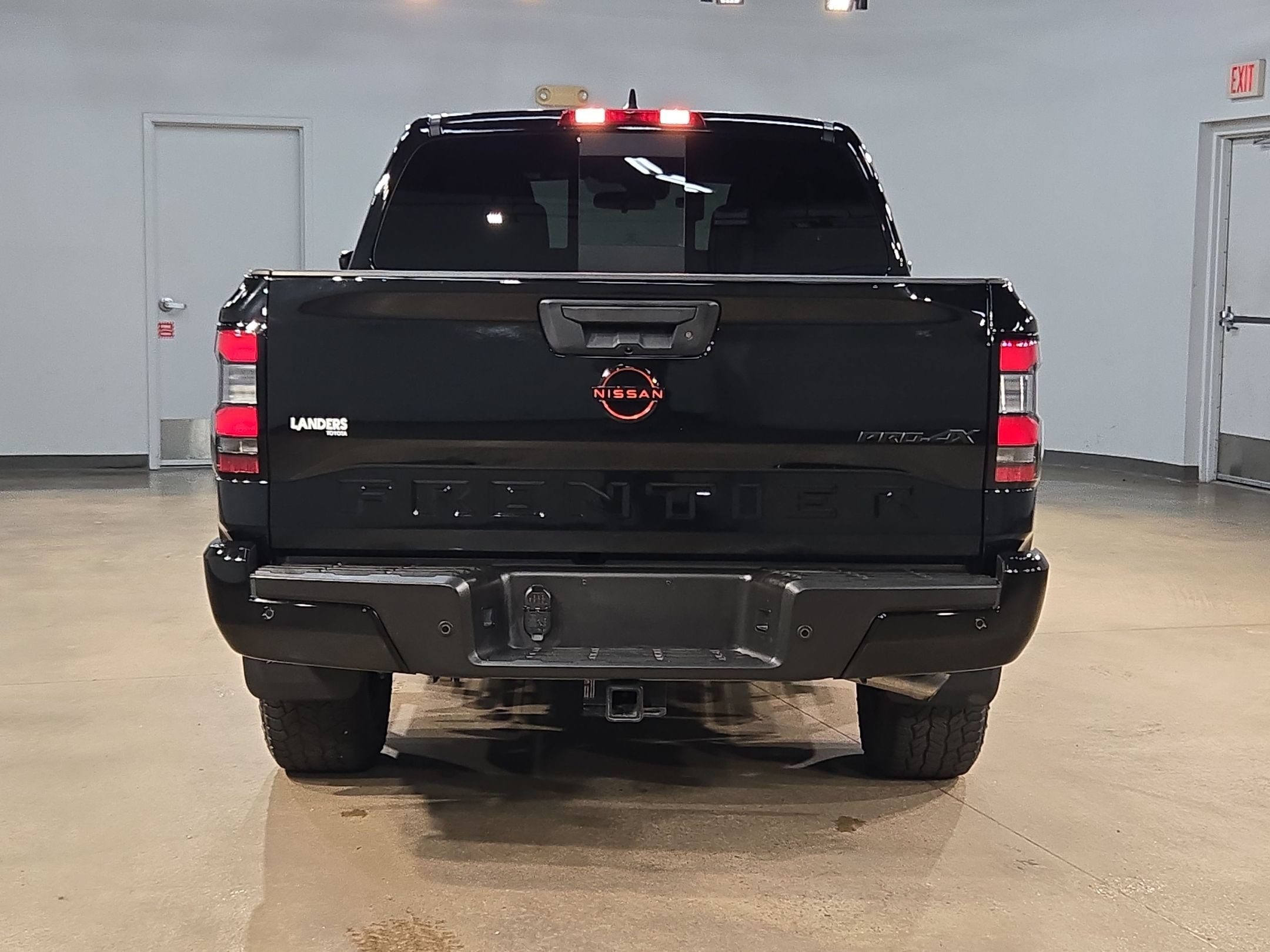 Used 2023 Nissan Frontier PRO-4X w/ Pro Convenience Package AWD/4WD image 6