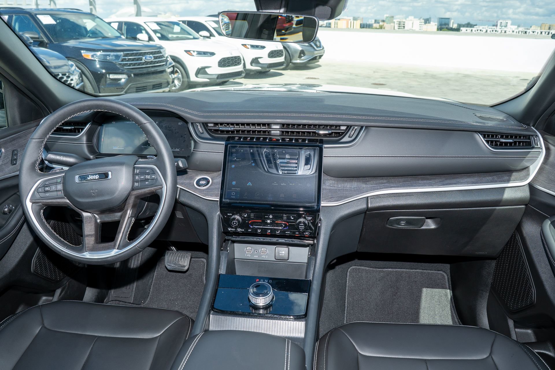 Used 2025 Jeep Grand Cherokee Limited image 20