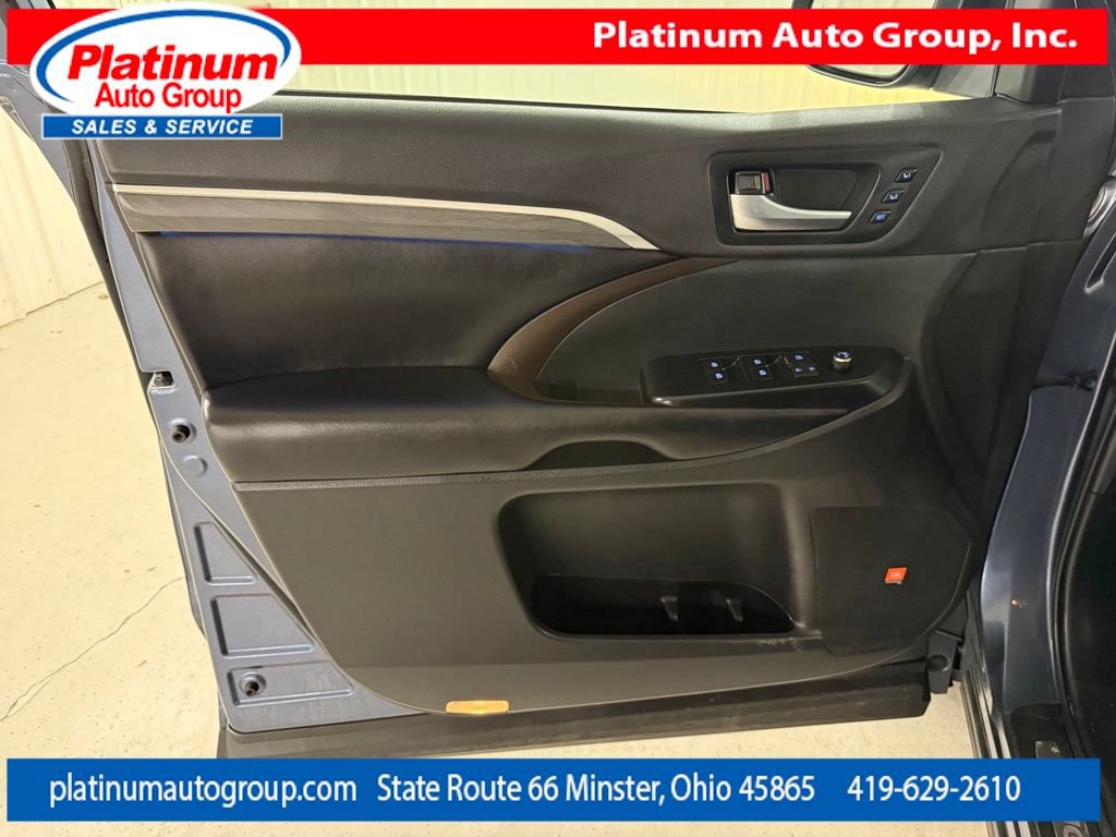 Used 2019 Toyota Highlander Limited Platinum AWD/4WD image 27