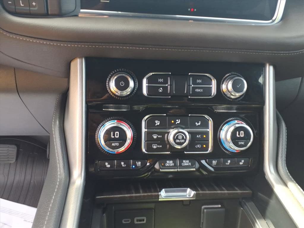 Used 2023 GMC Yukon XL Denali image 15