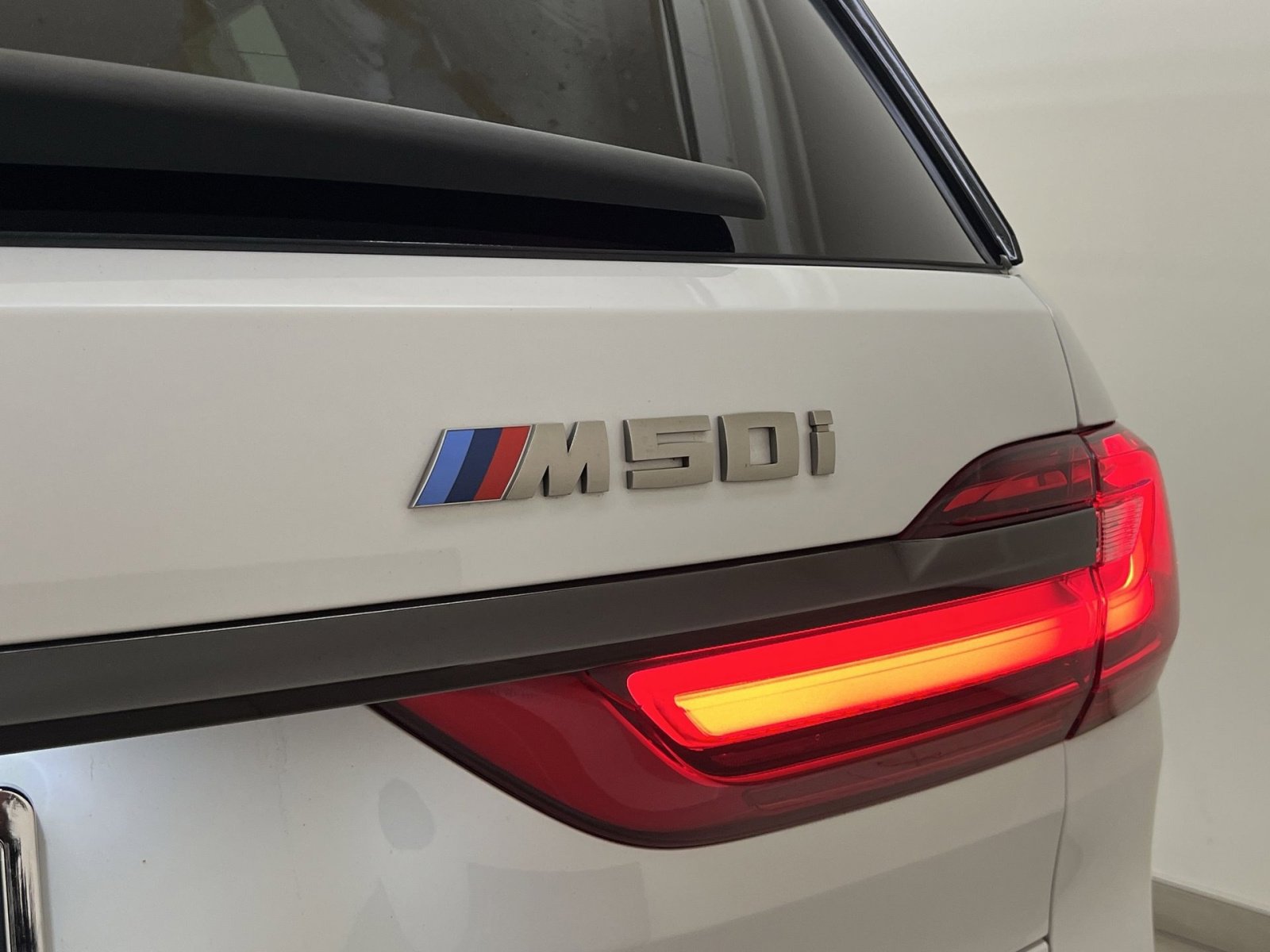 Used 2022 BMW X7 M50i image 31