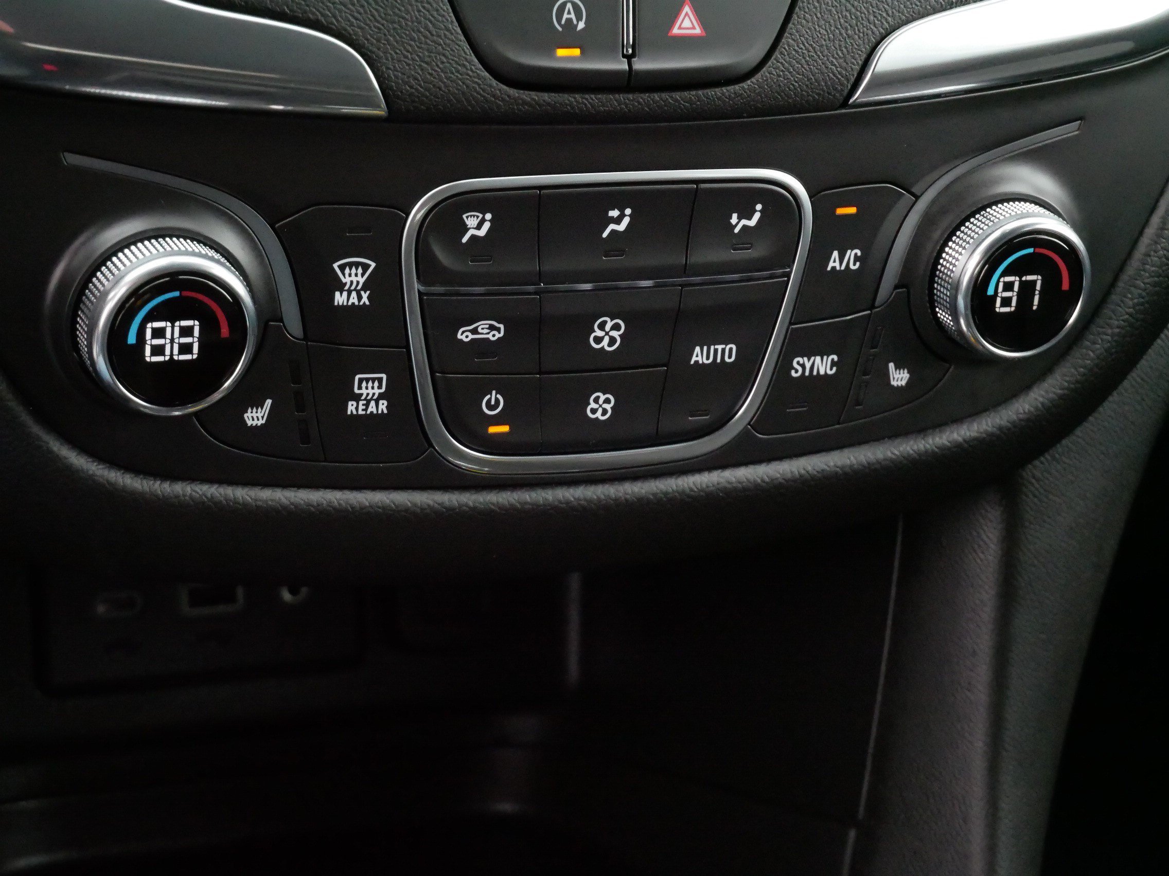 Used 2024 Chevrolet Equinox LT AWD/4WD image 23