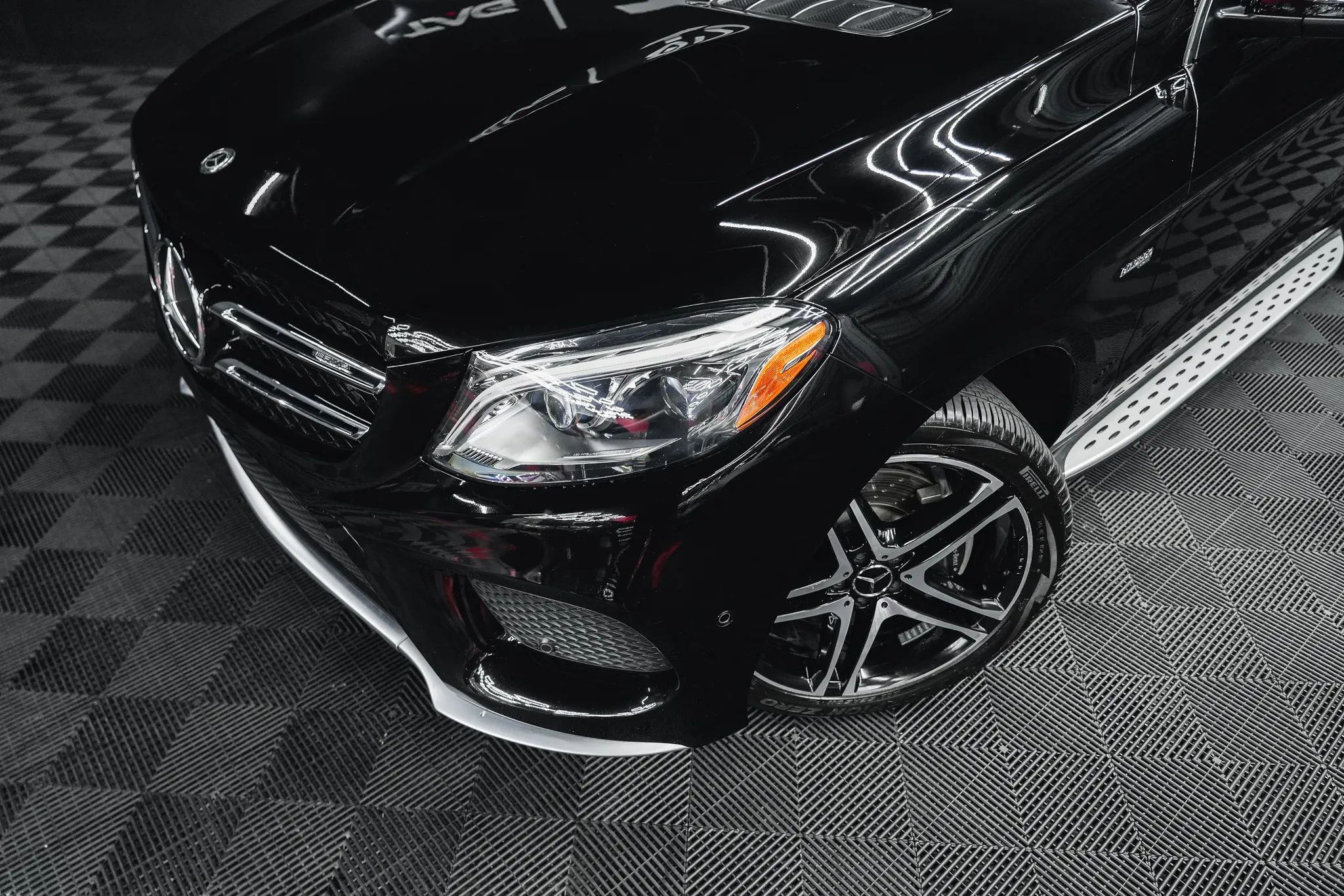 Used 2018 Mercedes-Benz GLE 43 AMG 4MATIC w/ Premium 2 Package image 3