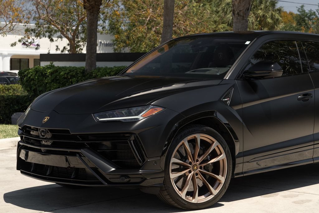 Used 2023 Lamborghini Urus S AWD/4WD image 2