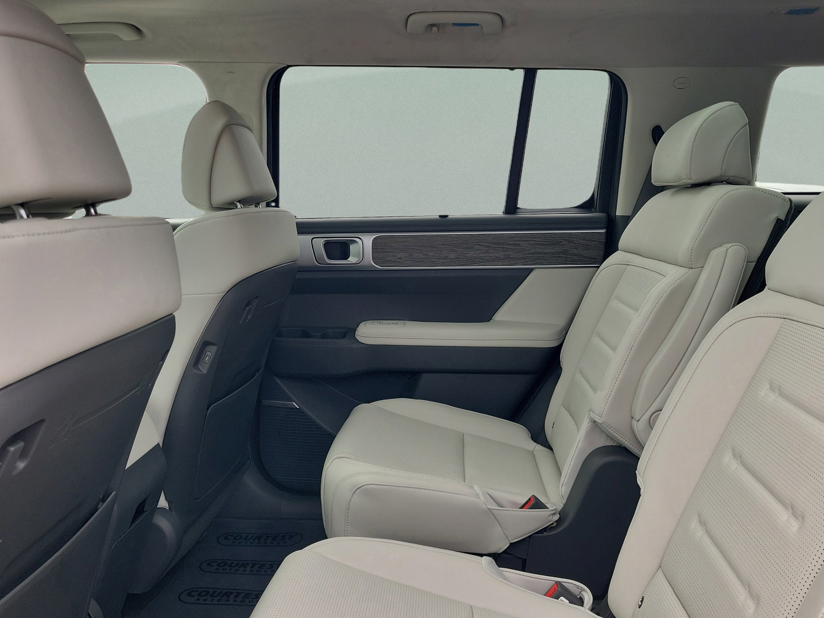 New 2026 Hyundai Santa Fe Calligraphy FWD image 16