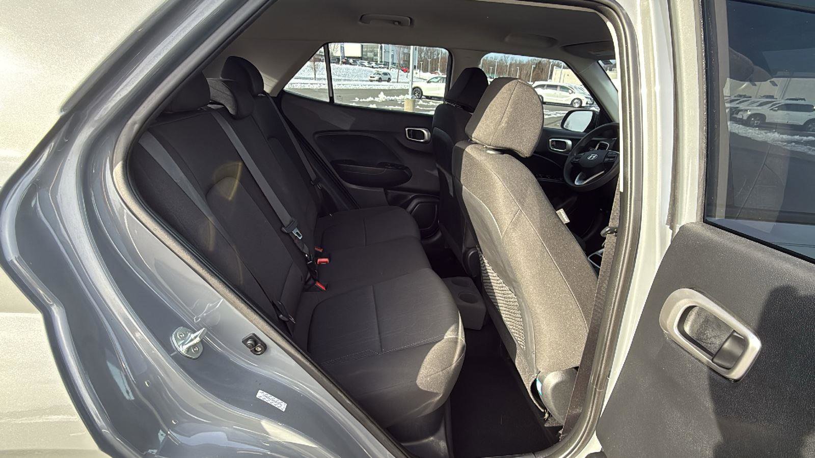 Used 2021 Hyundai Venue SE image 19