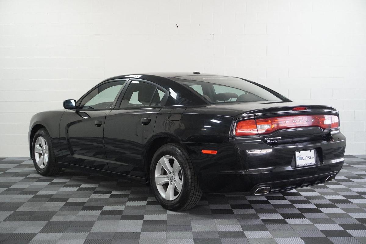 Used 2013 Dodge Charger SE w/ Connectivity Group RWD image 3