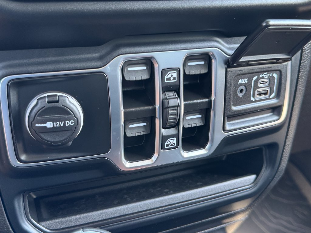 Used 2023 Jeep Gladiator Overland AWD/4WD image 23