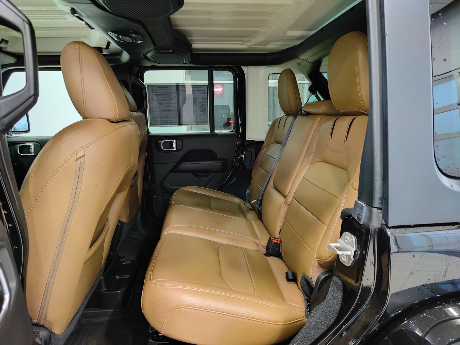 Used 2022 Jeep Wrangler Unlimited Sahara AWD/4WD image 11