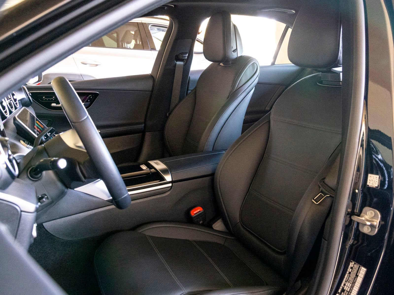 Used 2025 Mercedes-Benz C 300 Sedan image 13