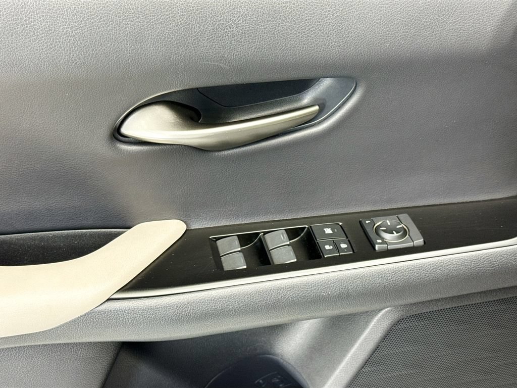 Used 2019 Lexus UX 200 FWD image 21
