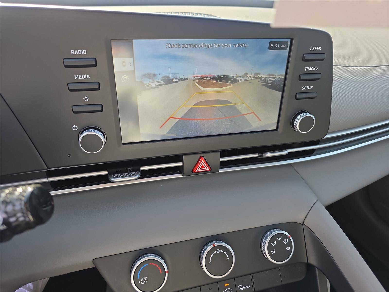 Certified 2024 Hyundai Elantra SE image 30