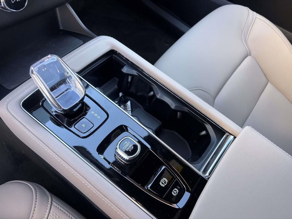 New 2026 Volvo XC90 B6 Plus w/ Protection Package Premier image 23
