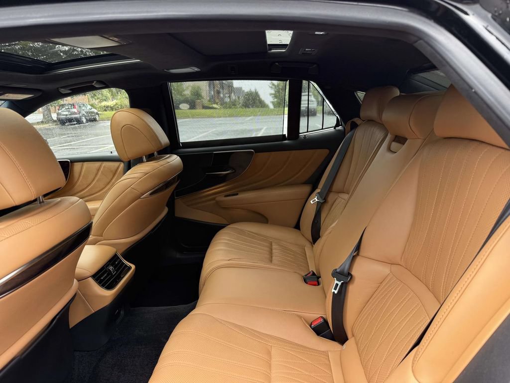 Used 2023 Lexus LS 500 AWD w/ Luxury Package image 17