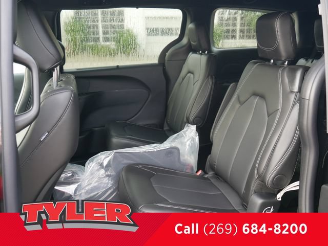 New 2027 Chrysler Pacifica Select FWD image 40