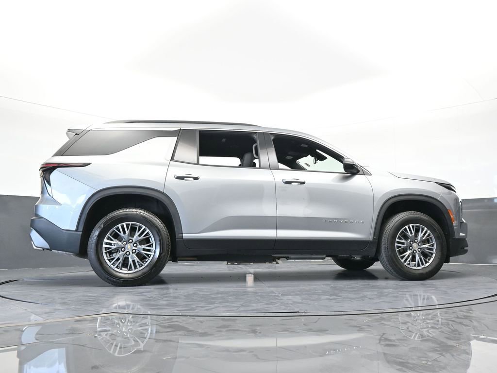 Used 2025 Chevrolet Traverse LT image 63