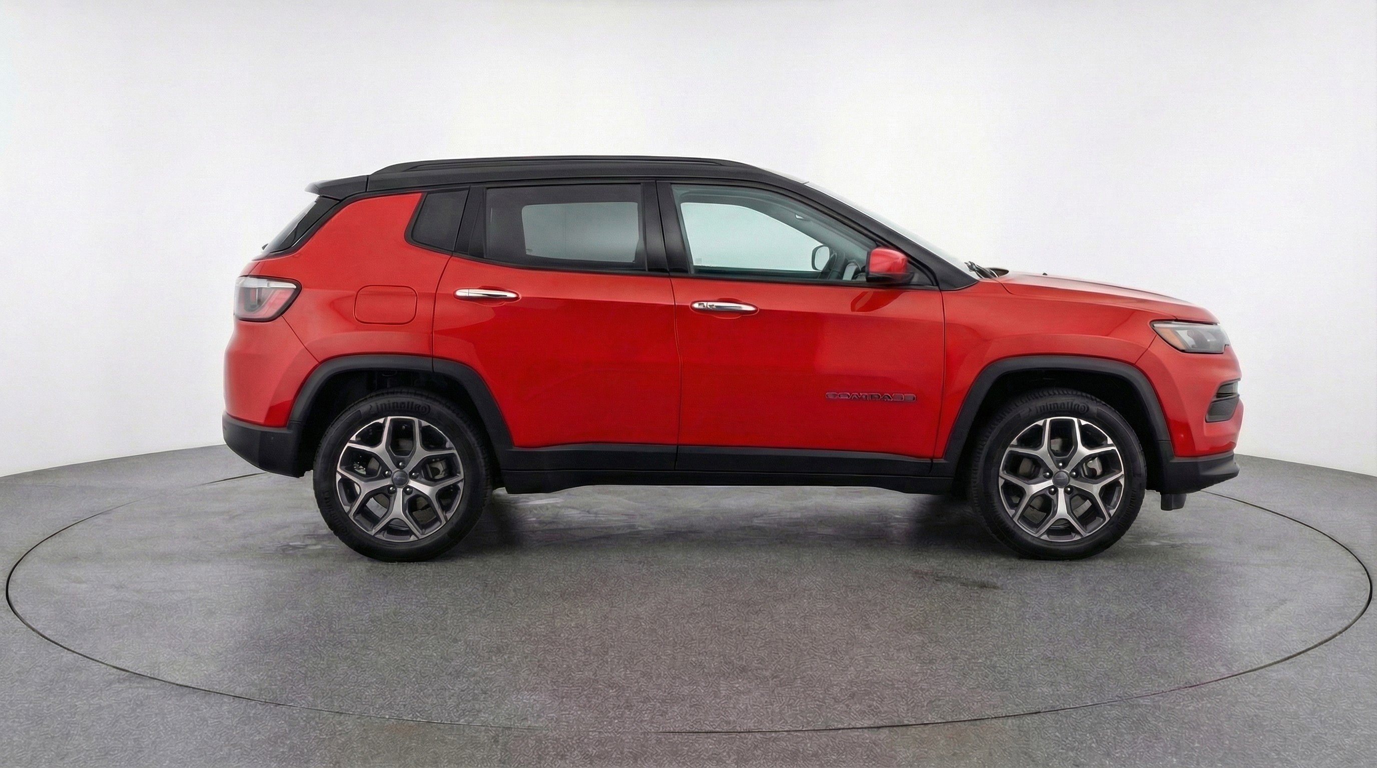 Used 2025 Jeep Compass Limited AWD/4WD image 11