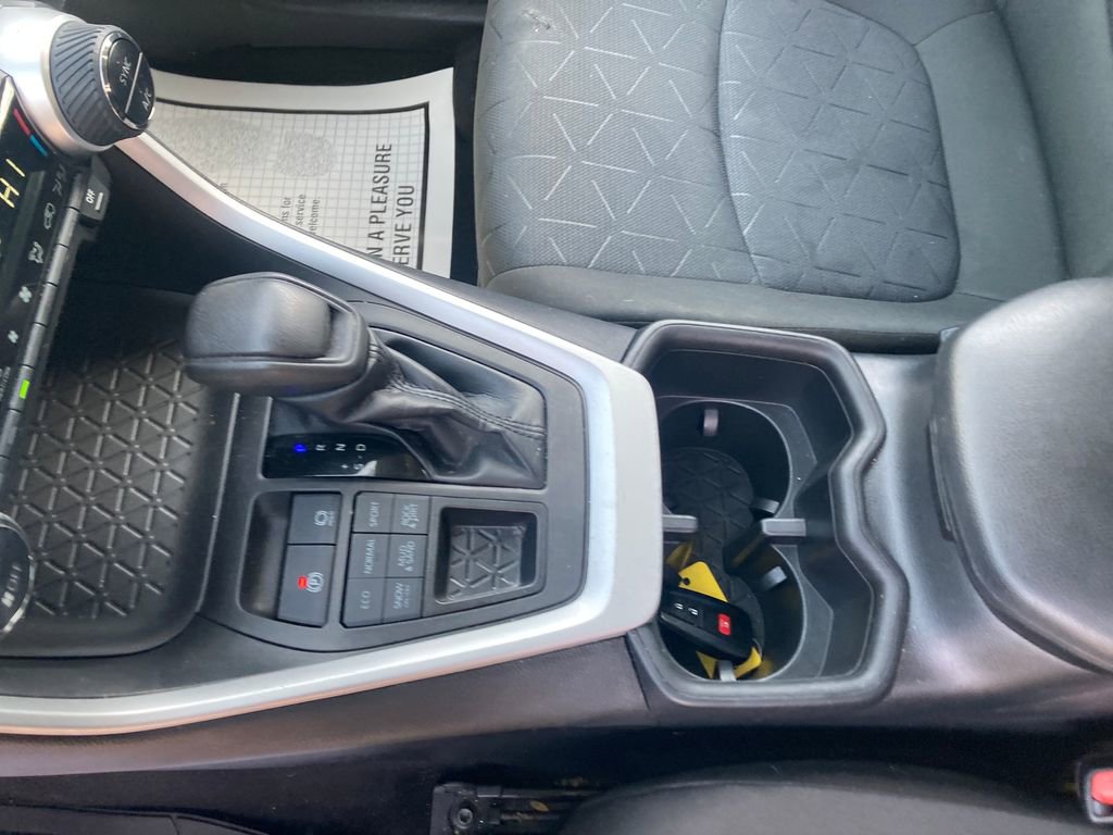 Used 2022 Toyota RAV4 XLE image 34